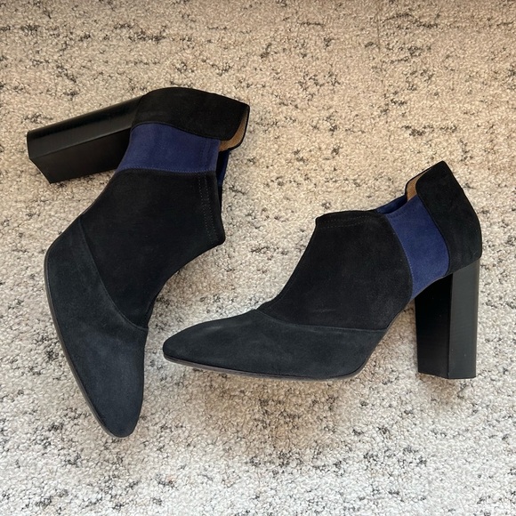 Aquatalia size 11 great used condition Black and Blue Heeled Boots Suede - Picture 5 of 11